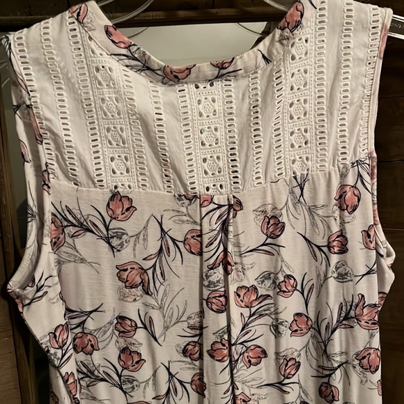 NWOT small sleeveless button top - Picture 7 of 7